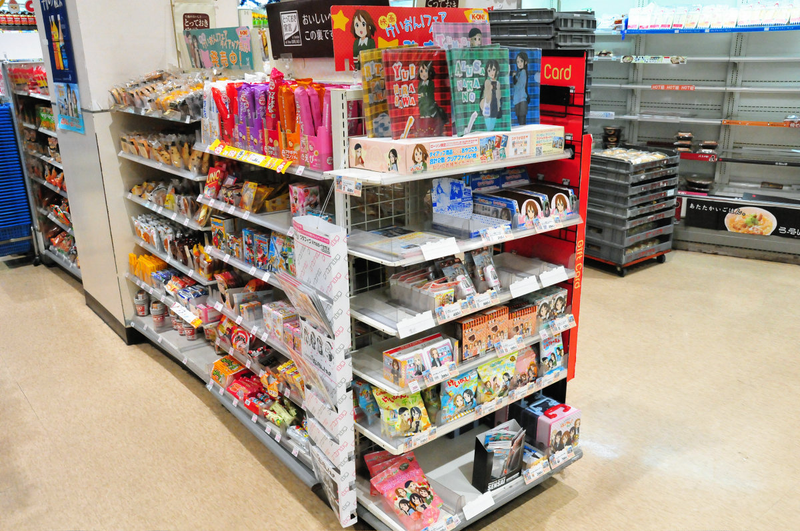 Illustration for article titled Watch Men Turn a Convenience Store into a Schoolgirl Anime Mecca